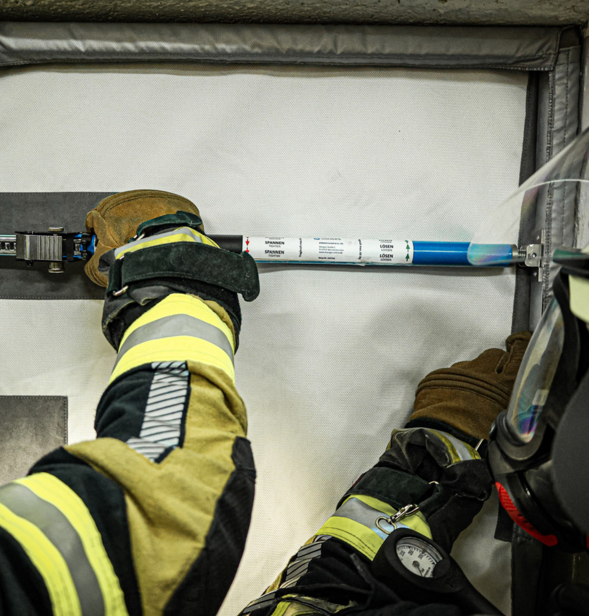Dönges Rauchschutzvorhang Smoke Defender 70-115 cm; mit Tasche - GS Brandschutz